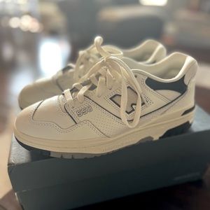 New Balance BB550LWT Men’s size 6. Sea salt/ Cream/ Black